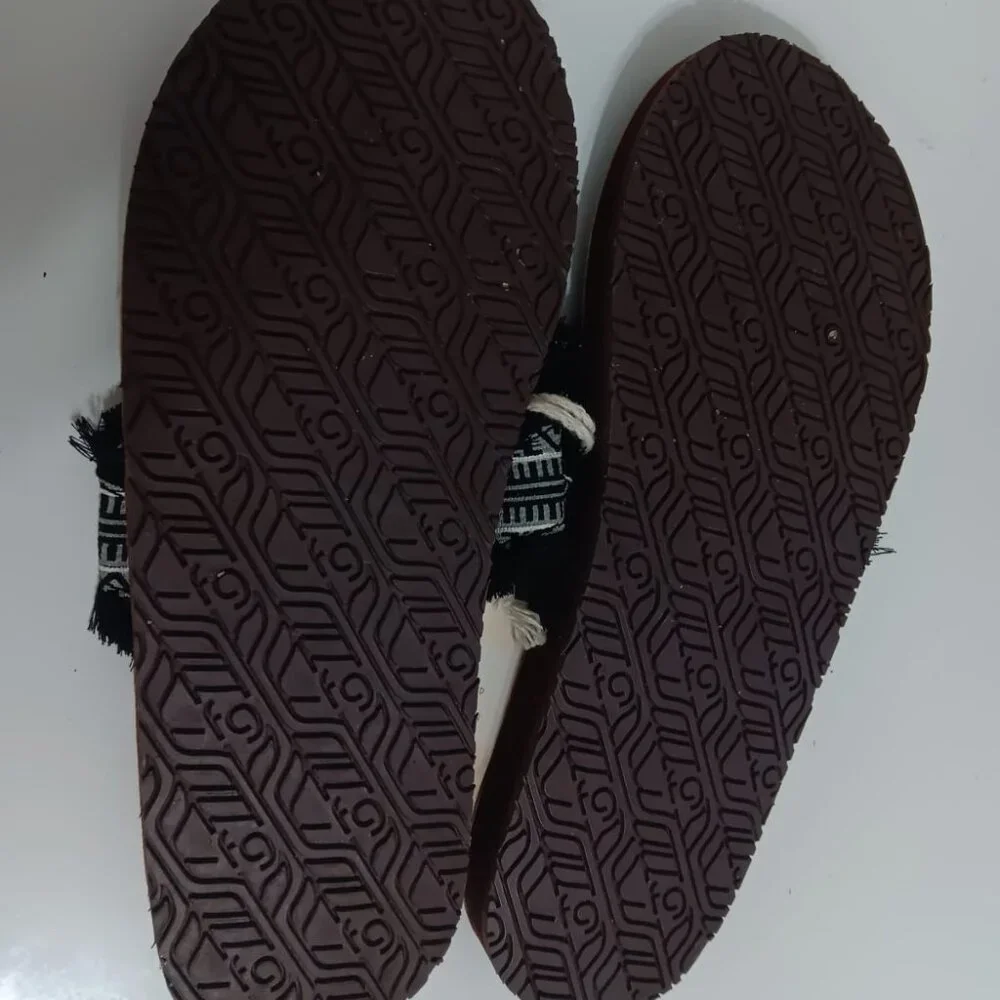 SANDAL - Picture 3 of 4